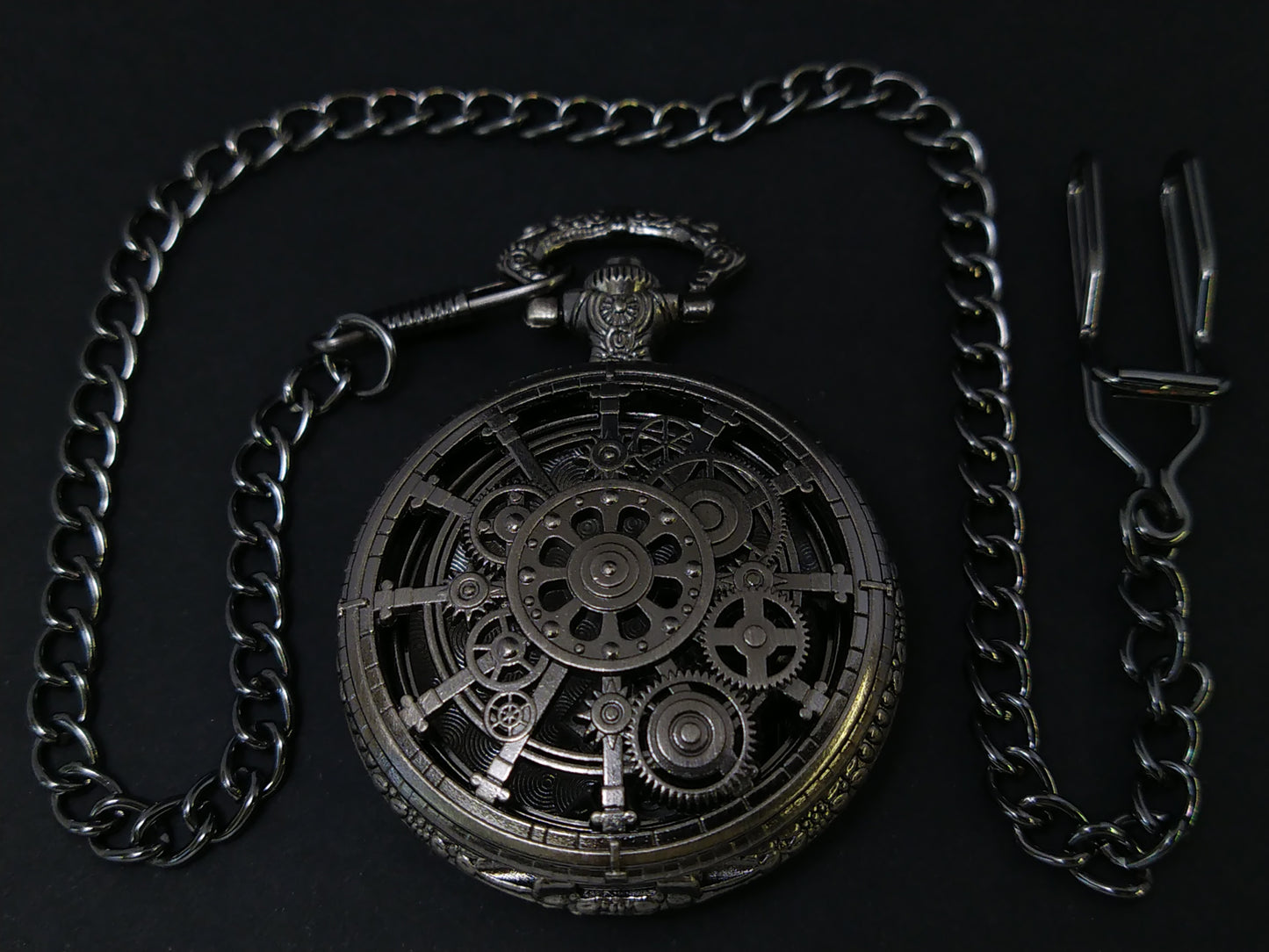 Clockwork Medallion, with mini metal dice