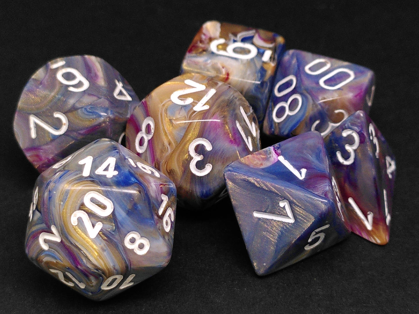 Set 7 polydice, Festive Carousel w/white