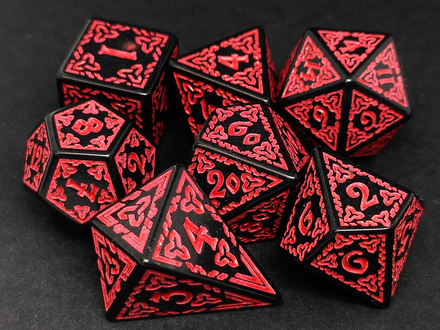 Knotwork polydice set - Red
