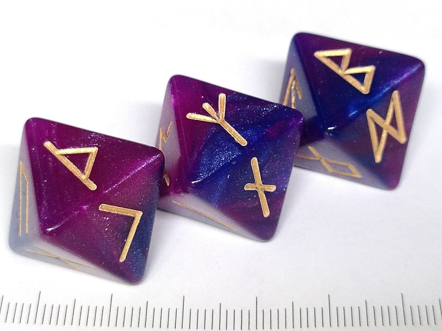 Runecasting dice set - glittering blue-purple