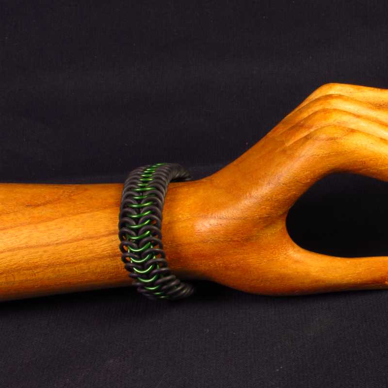 Basilisk's Scales - Aluminium stretch armband