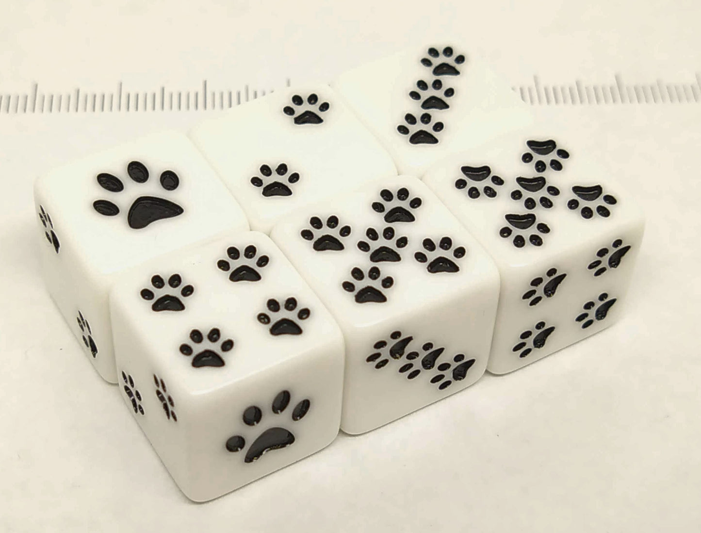 set 6 6-zijdig, 16mm wit met kattenpootjes