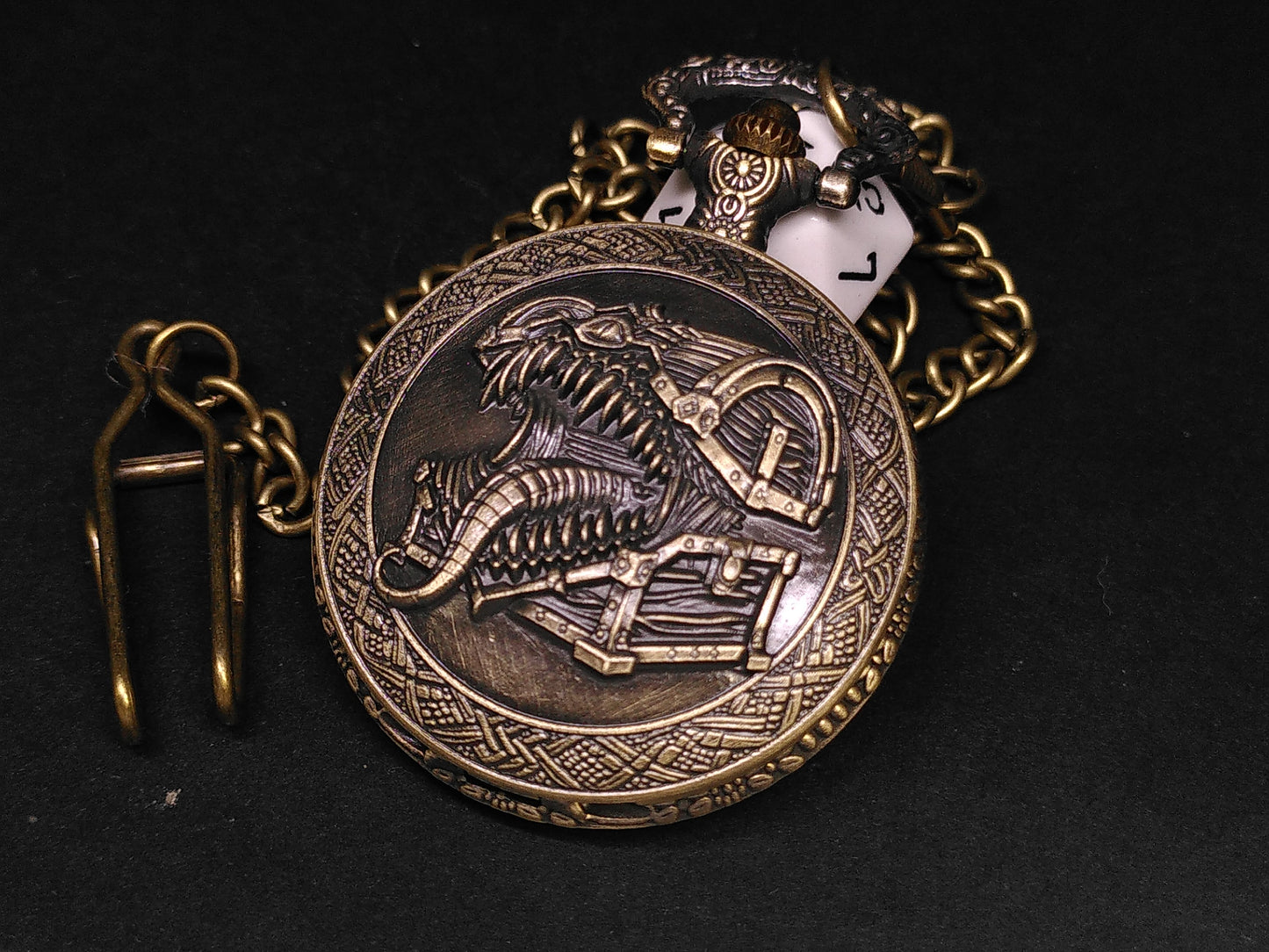 Mimic Chest Medallion, with mini metal dice