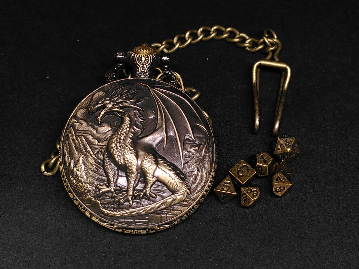 Roaring Dragon Medallion, with mini metal dice