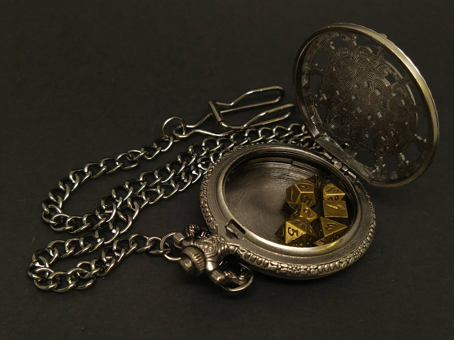 Clockwork Medallion, with mini metal dice