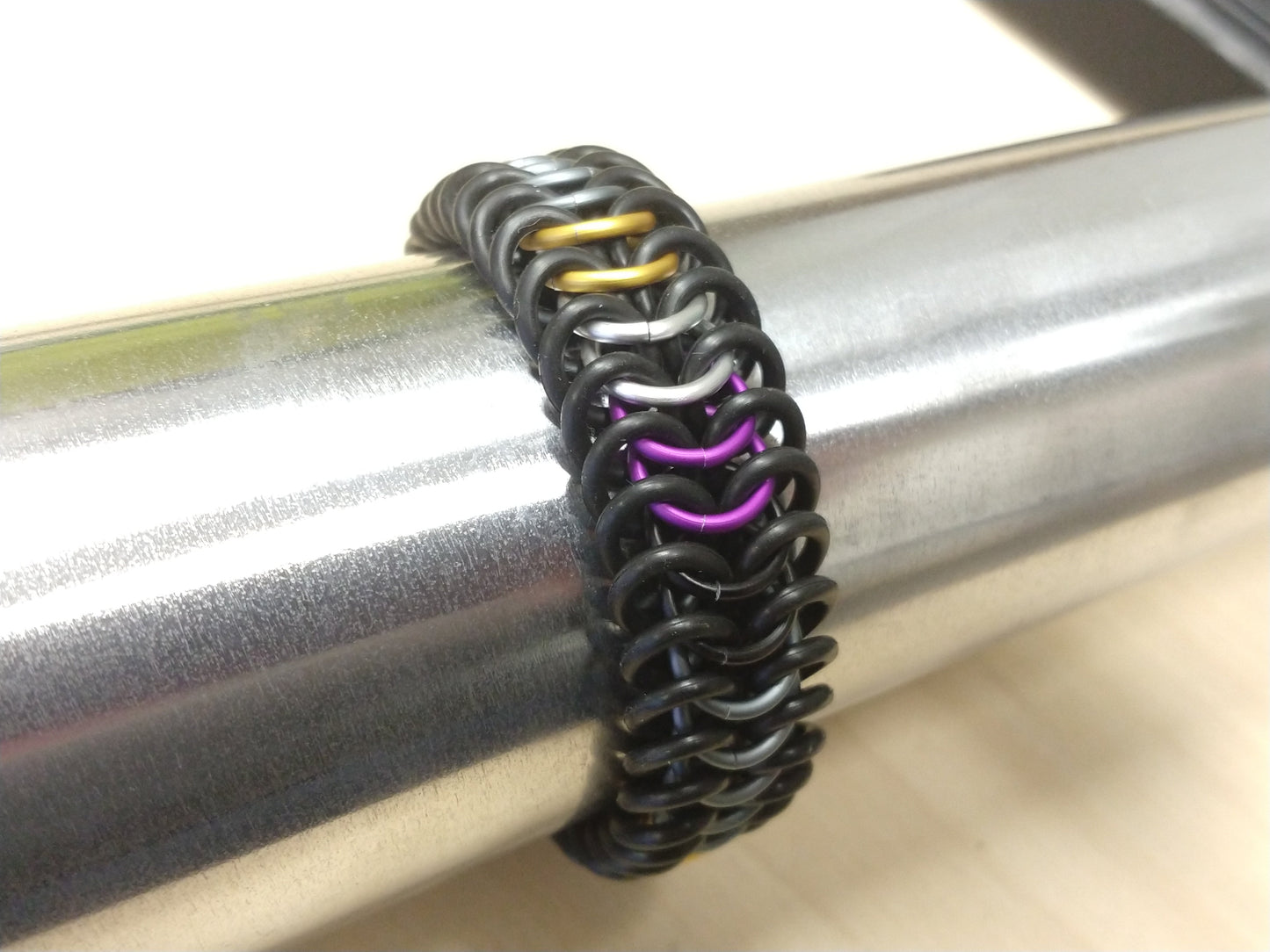 Basilisk's Scales - Aluminium stretch armband