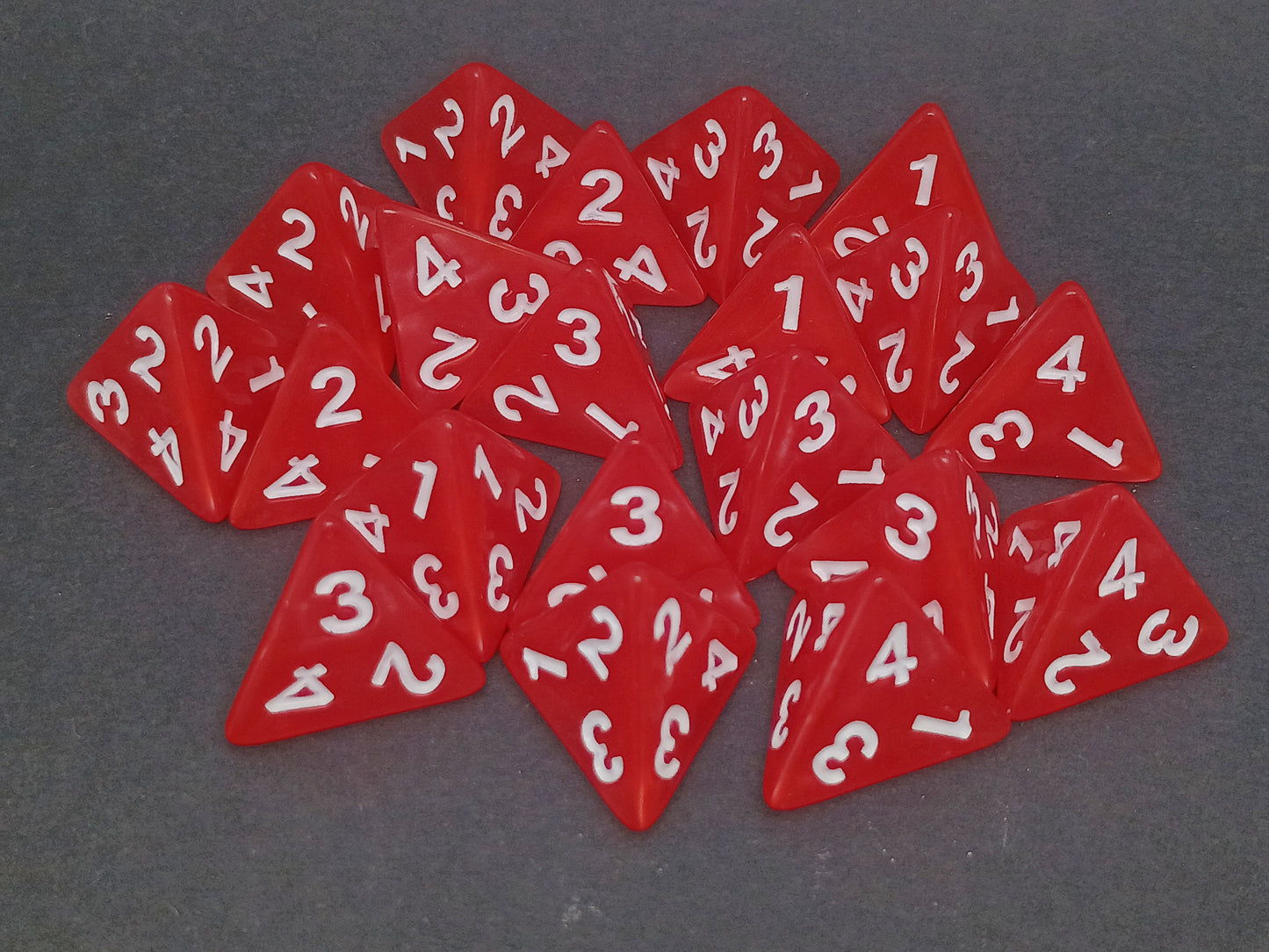 Set of 20 4-sided dice - Pearl red with white