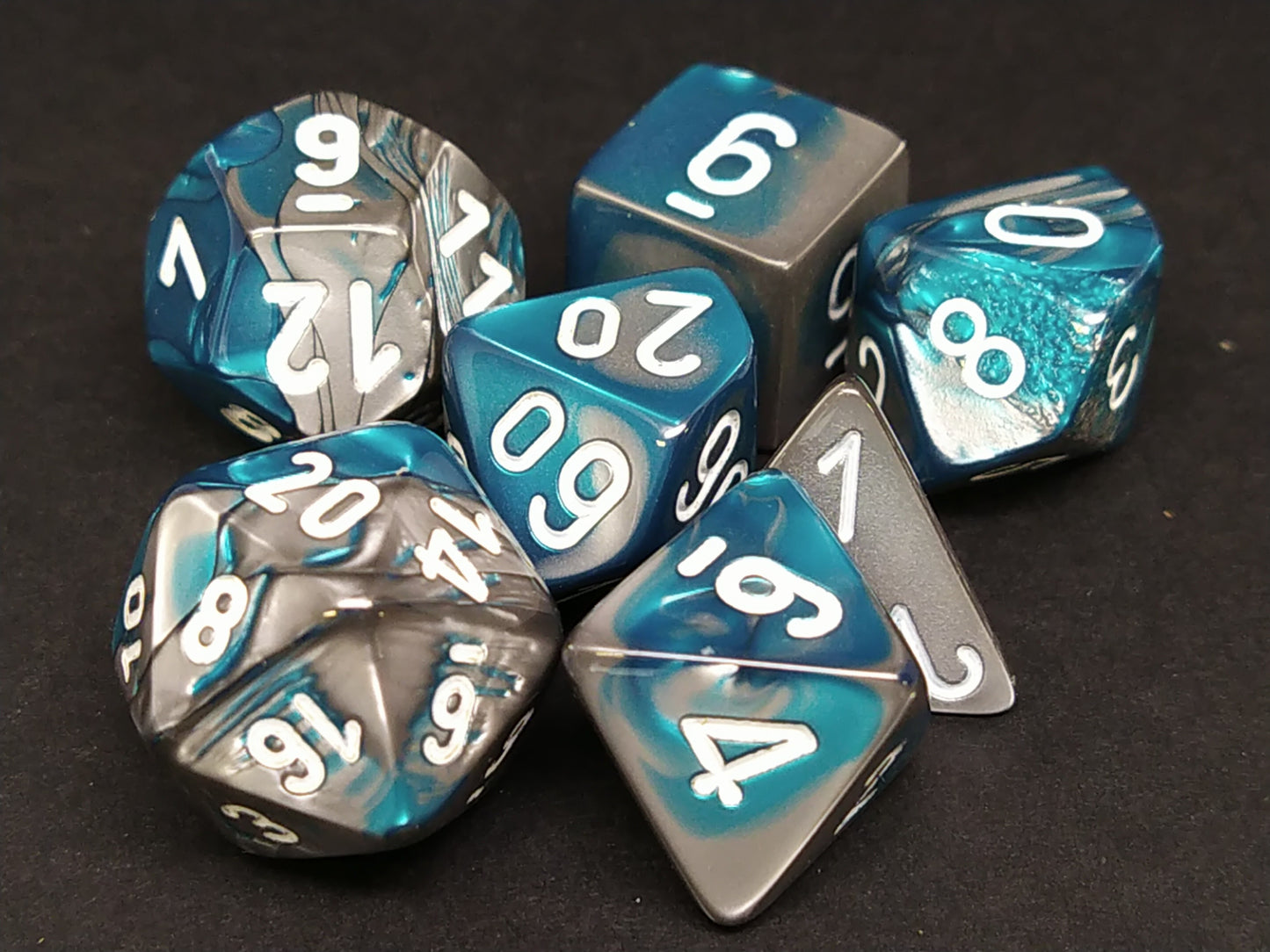 Set 7 polydice, Gemini steel-teal w/white