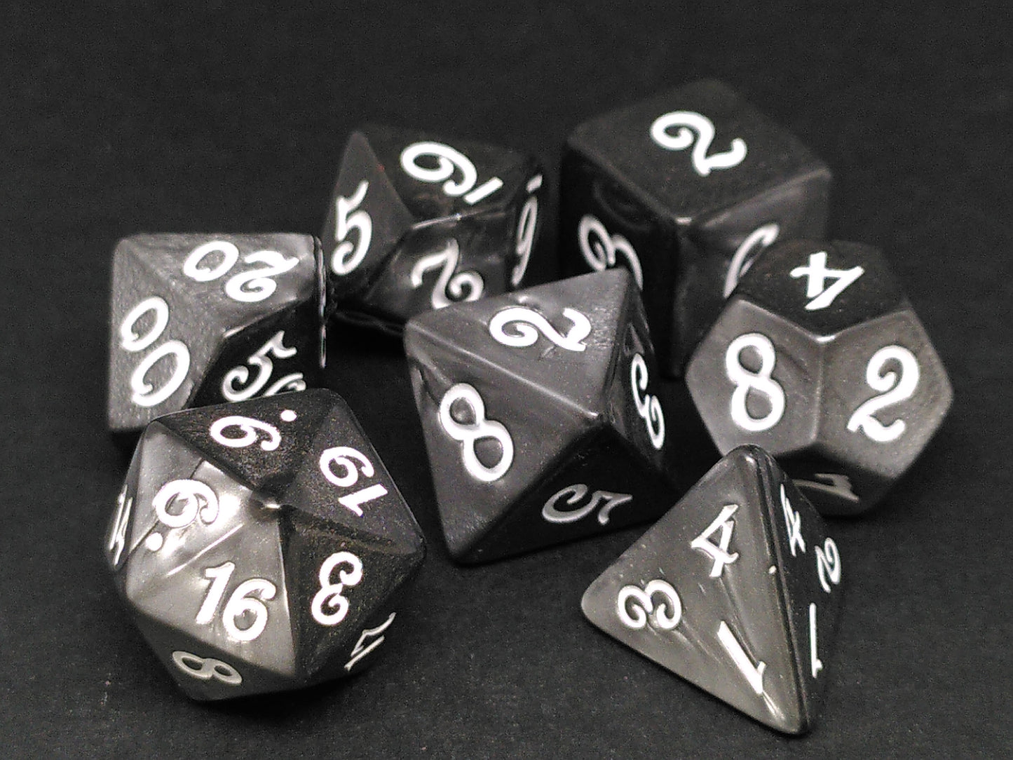 Piebald Salmiac polydice set