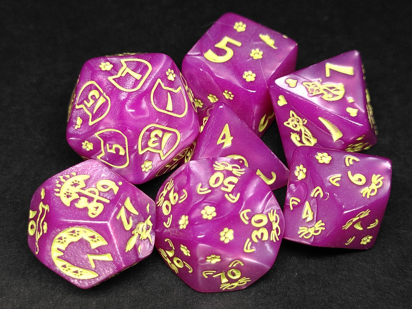 Cats polydice set - pearl purple with lime