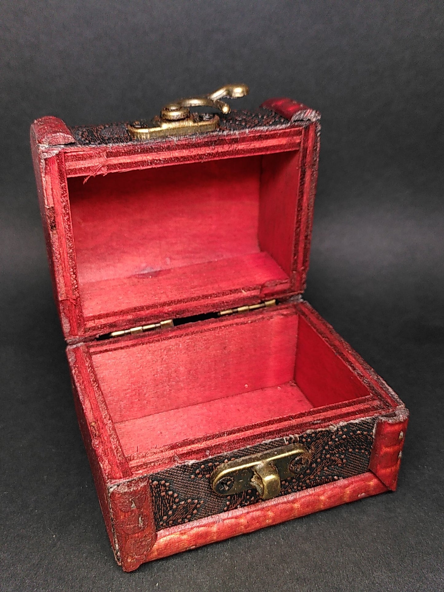 Wooden Dice box - small