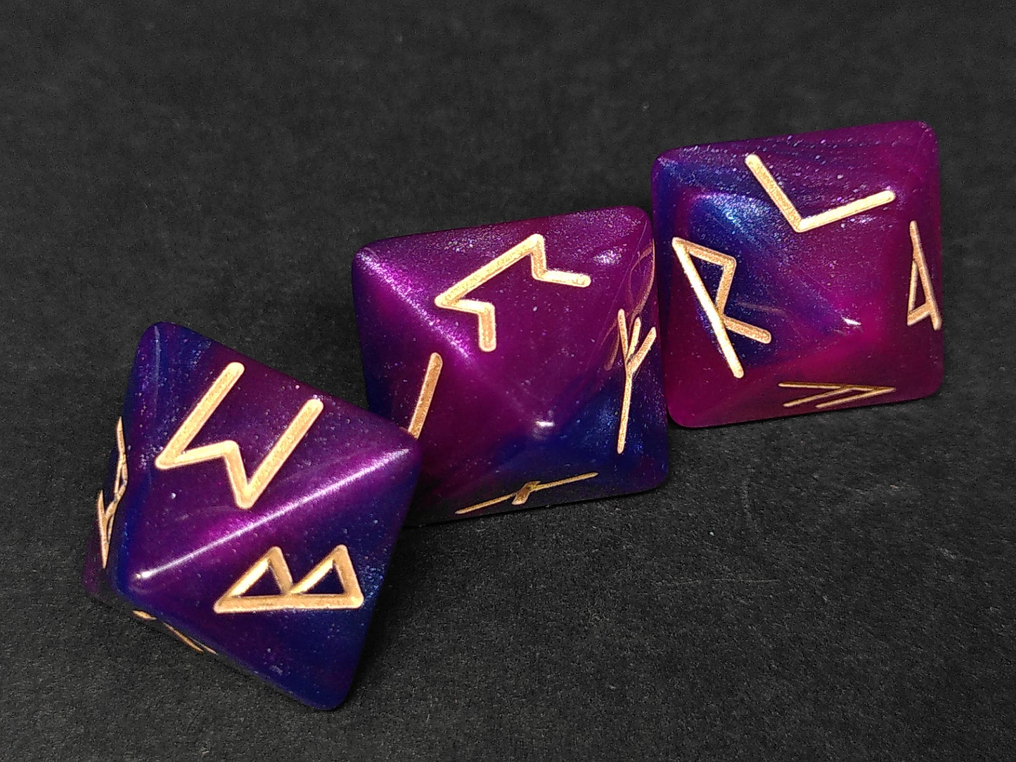 Runecasting dice set - glittering blue-purple