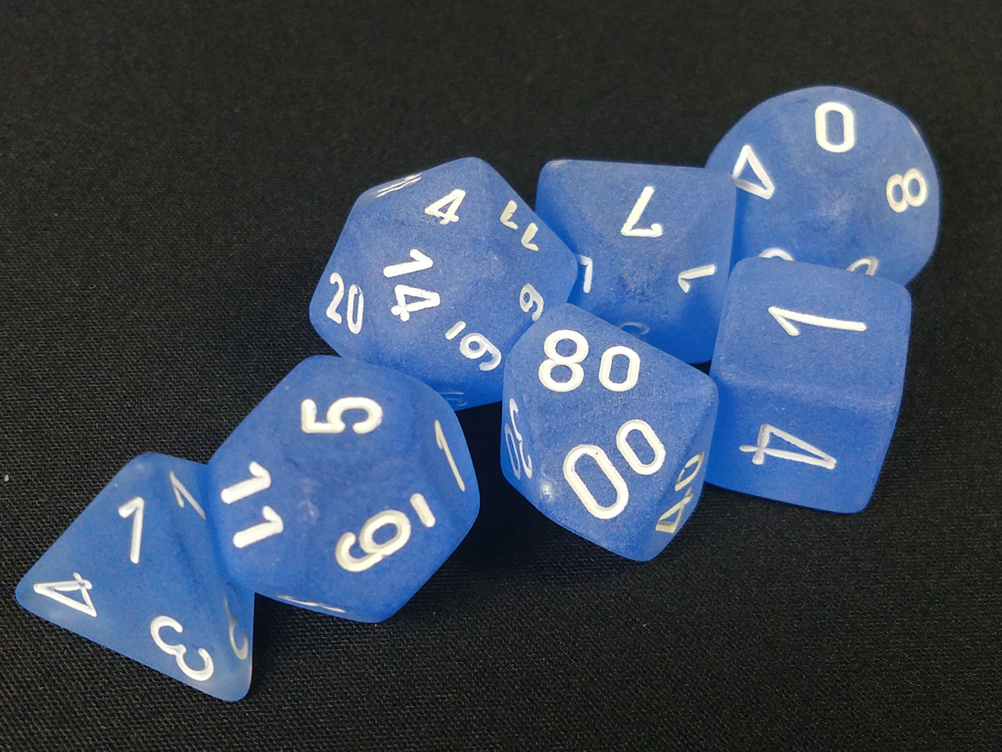 Set 7 polydice, Frosted blue w/white