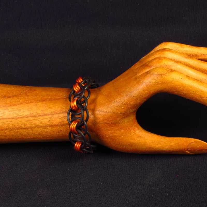 Orange Helm's Chain - Aluminium stretch armband