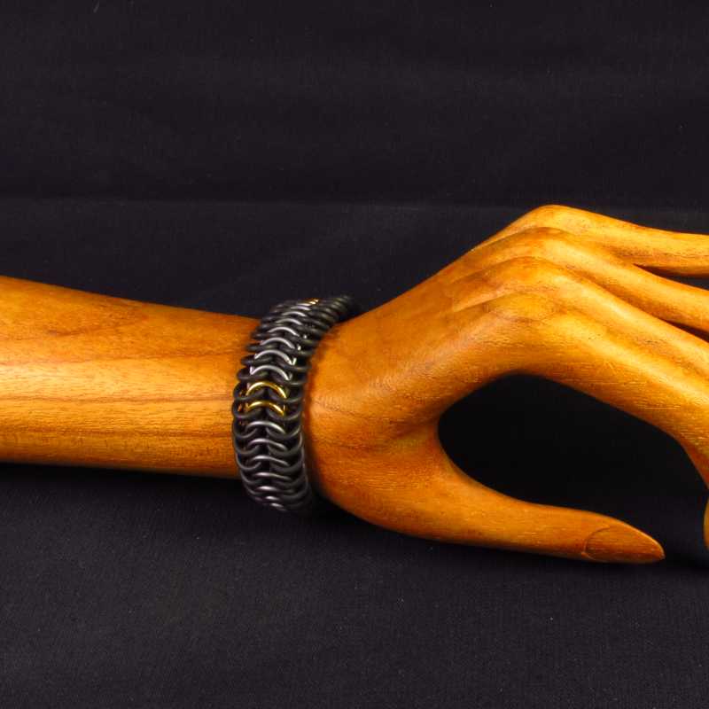 Basilisk's Scales - Aluminium stretch armband