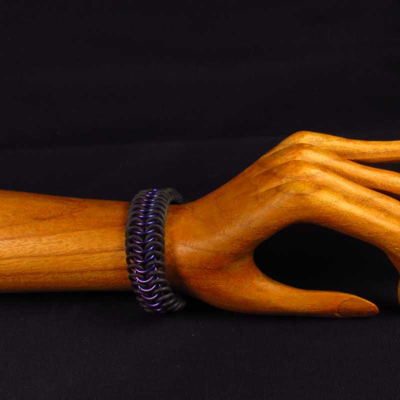 Basilisk's Scales - Aluminium stretch armband