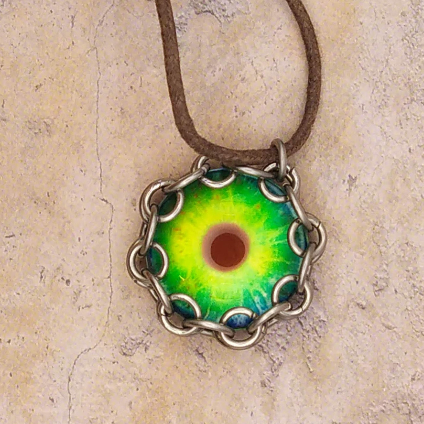 Eye pendant halskettingen