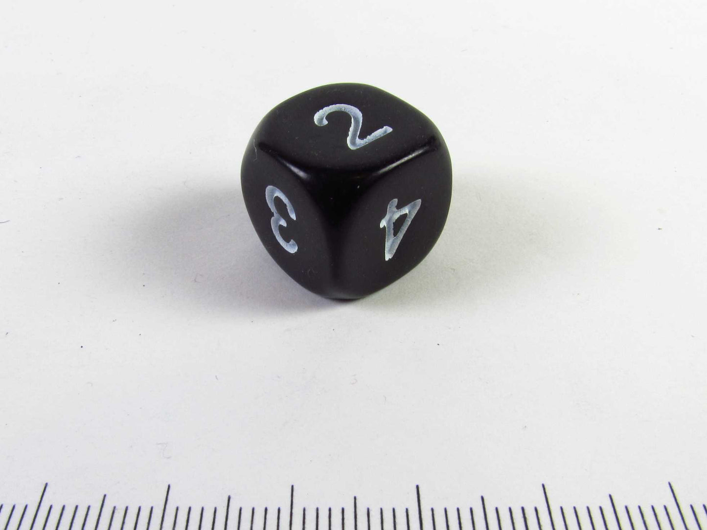 Averaging dice, zwart met witte cijfers